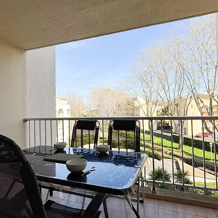 Lumineux Avec Balcon Vue Piscine Lägenhet